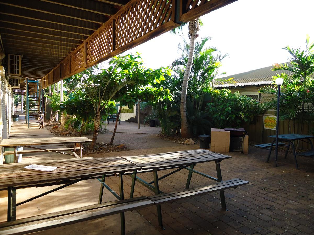 Roey Backpackers And Party Bar Broome Exterior foto