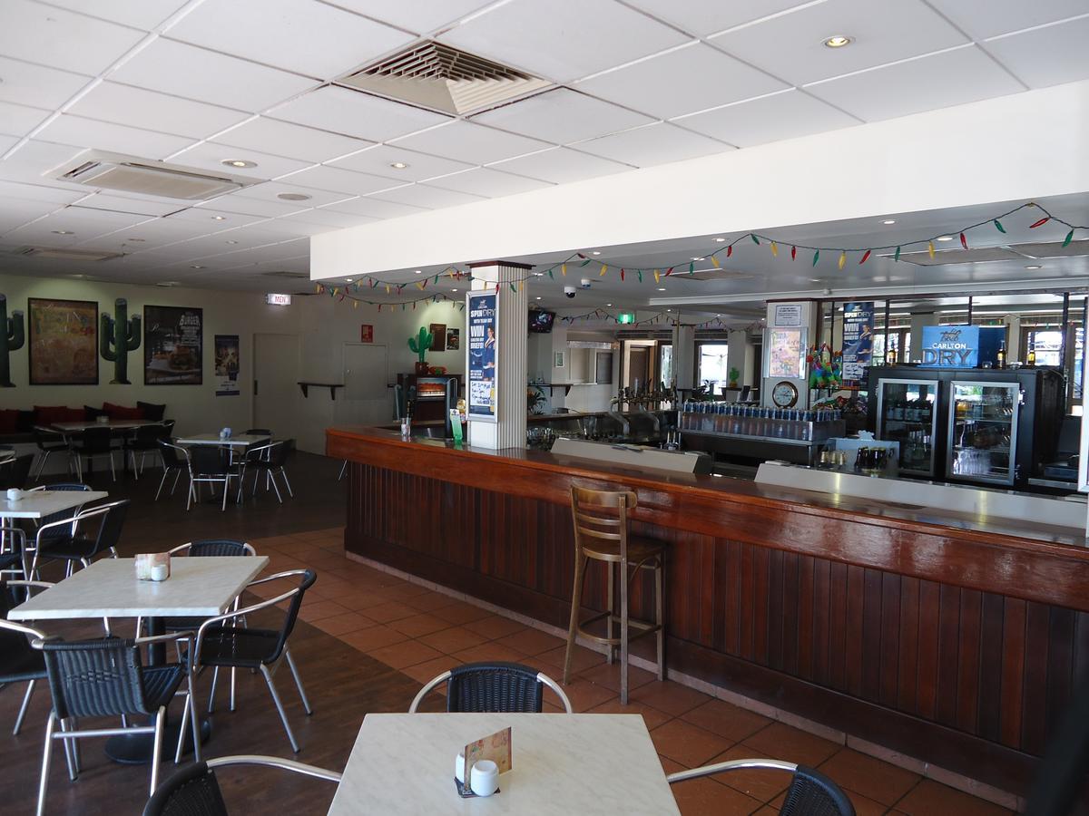 Roey Backpackers And Party Bar Broome Exterior foto