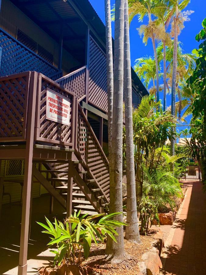 Roey Backpackers And Party Bar Broome Exterior foto