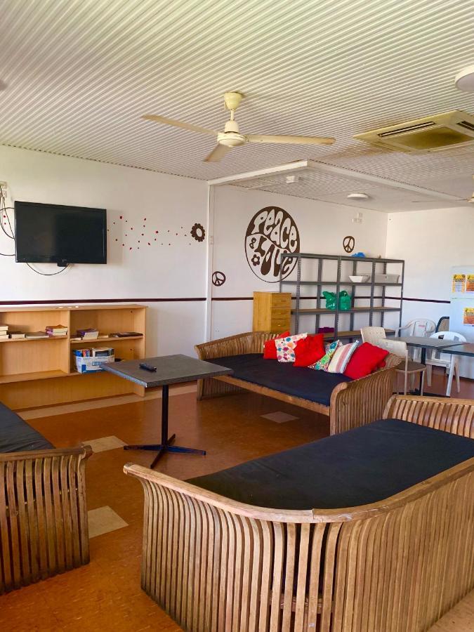 Roey Backpackers And Party Bar Broome Exterior foto